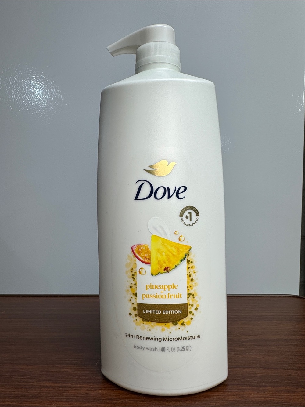 Dove Pineapple & Passion Fruit Body Wash - White